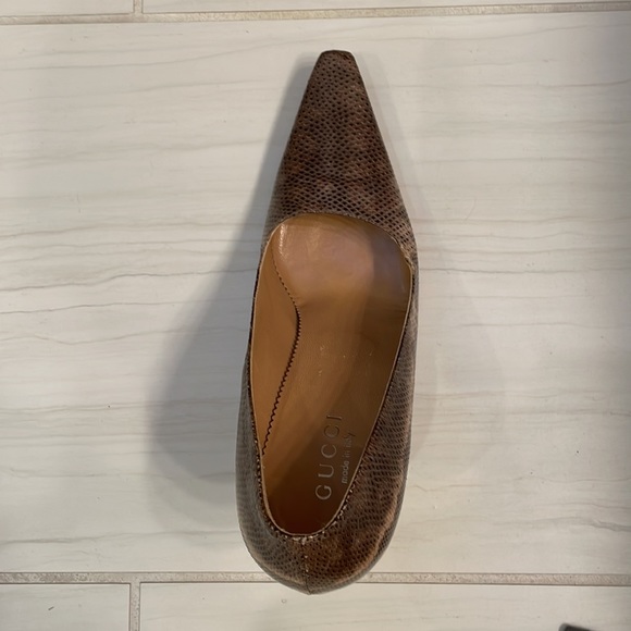 Gucci snakeskin pumps. Pointed toe, python snakeskin, 4 inch heal. Size 9B - Picture 6 of 8